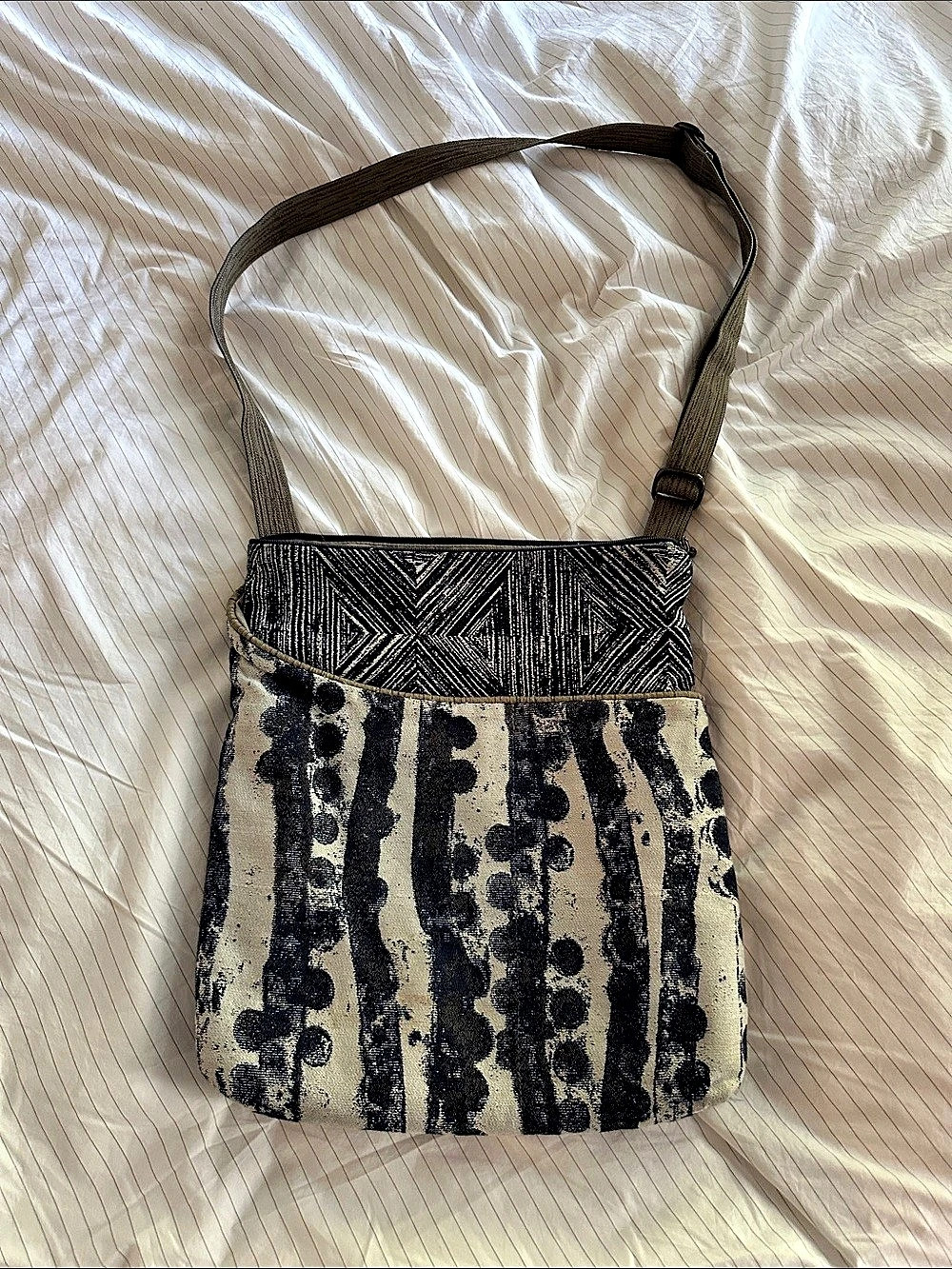 Maruca Geometric Crossbody Bag in Navy & Grey